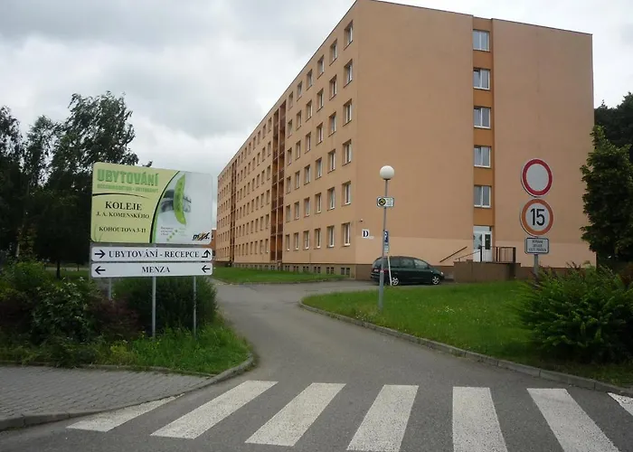 Koleje J.a.komenskeho Хостел Брно